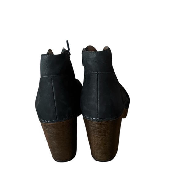 Dansko Women's Delphina Peep Toe High Heel
Black Nubuck Booties Size 41 - Picture 5 of 8